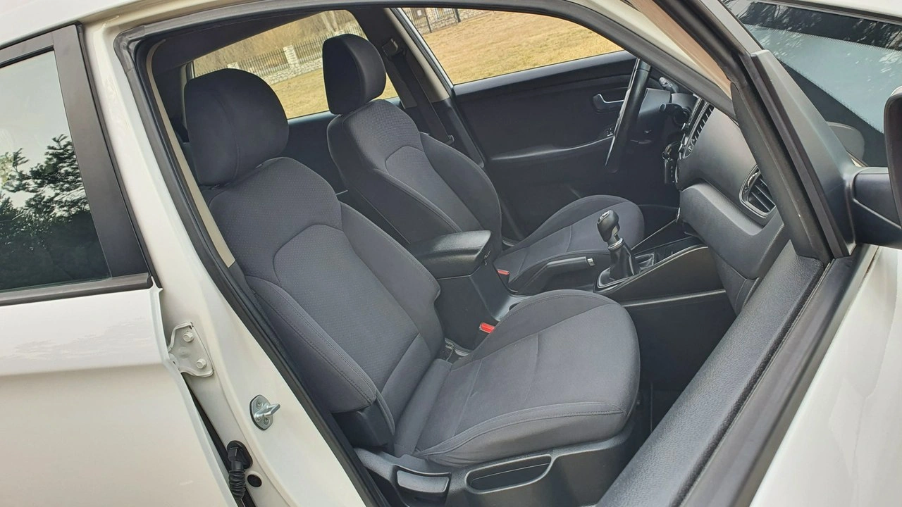 Kia Carens - Zdjęcie 10
