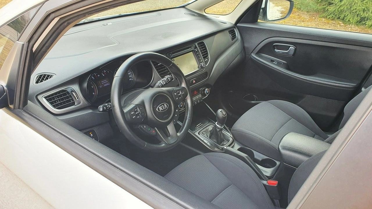 Kia Carens - Zdjęcie 11