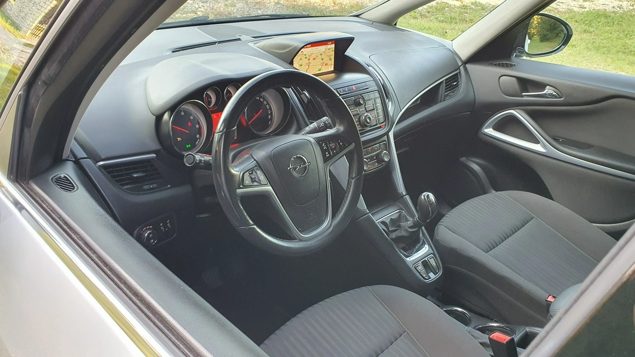 Opel Zafira - Zdjęcie 10