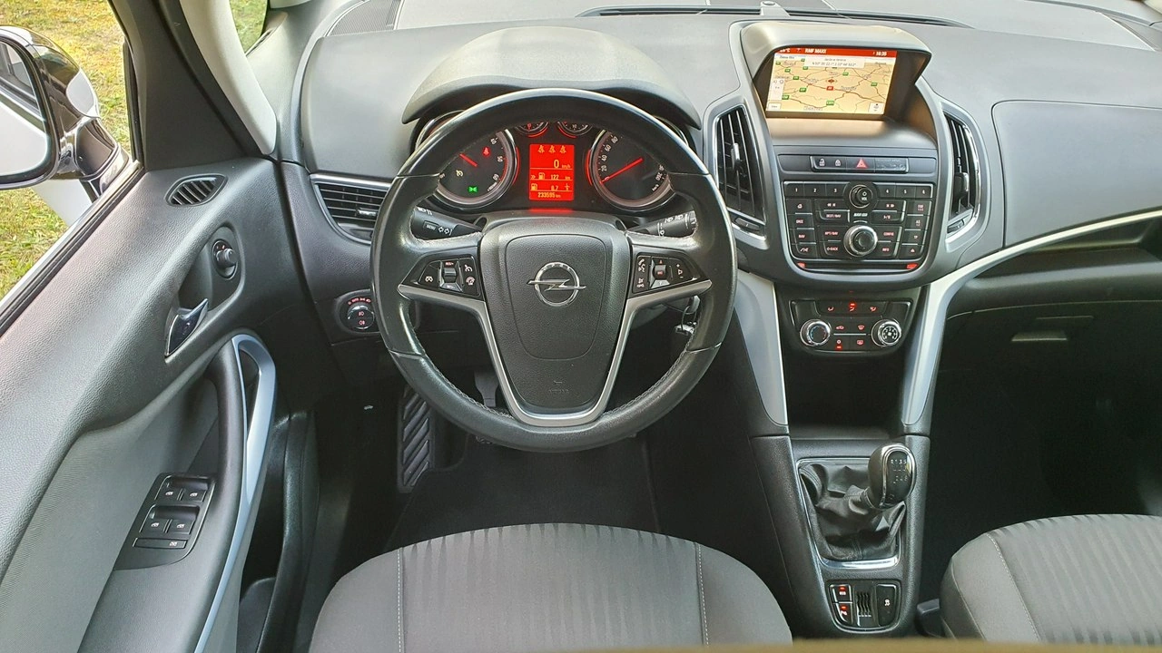 Opel Zafira - Zdjęcie 16