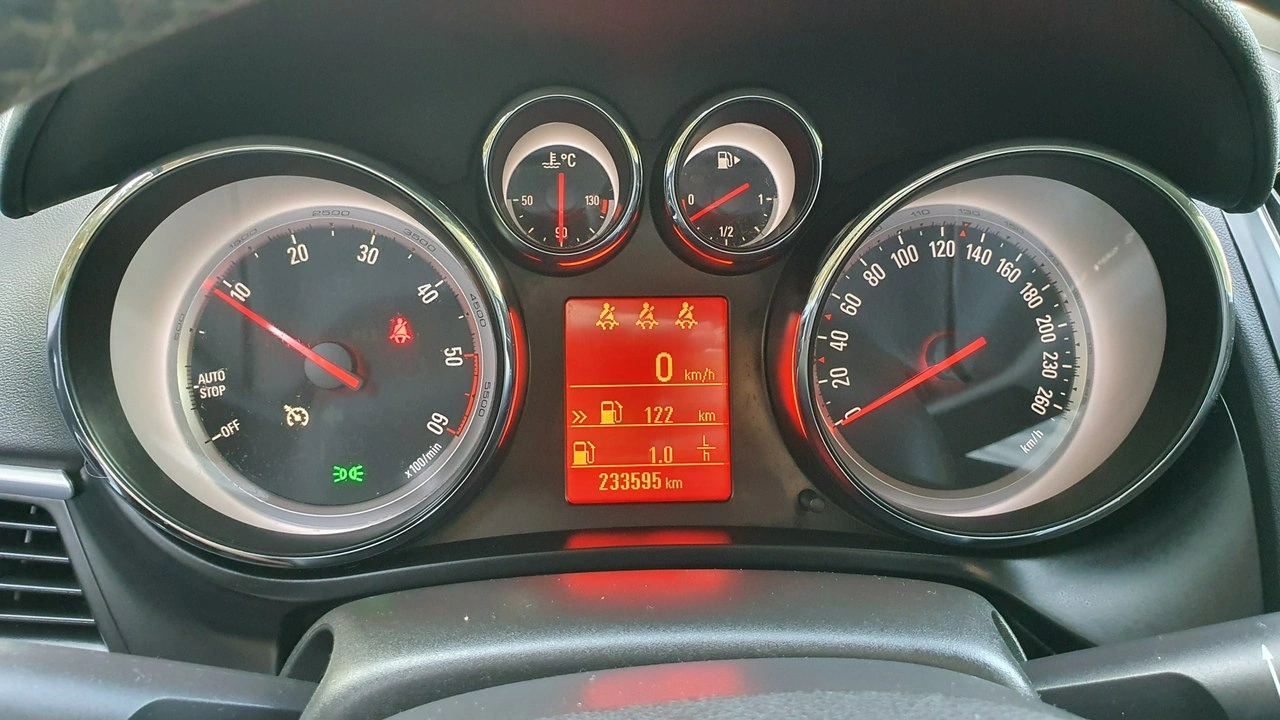 Opel Zafira - Zdjęcie 17