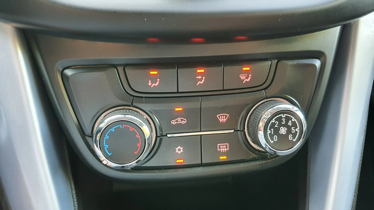 Opel Zafira - Zdjęcie 24