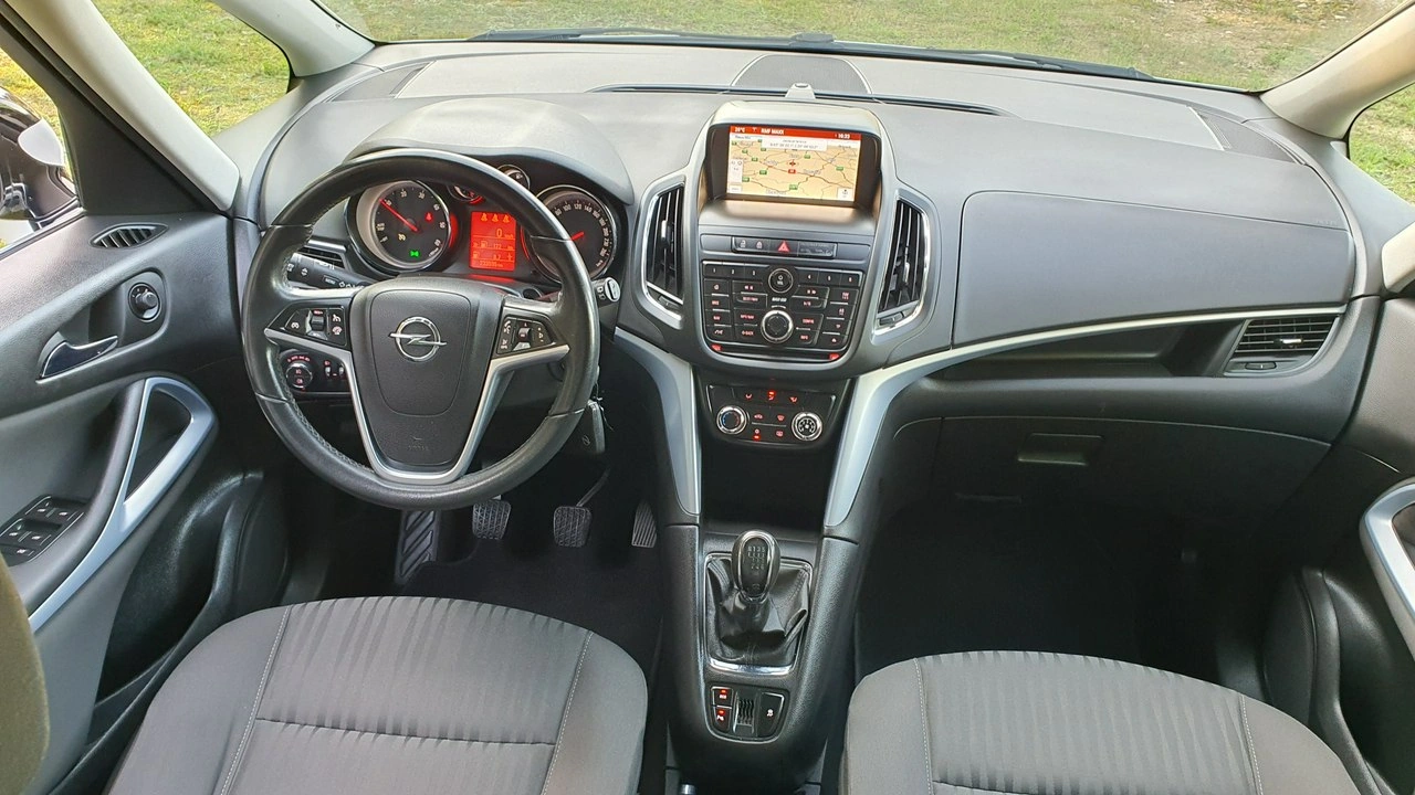 Opel Zafira - Zdjęcie 4