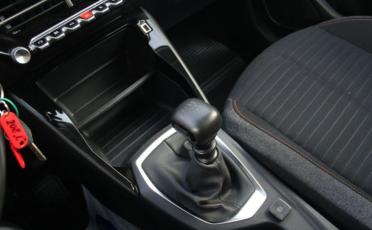 Peugeot 208 - Zdjęcie 9