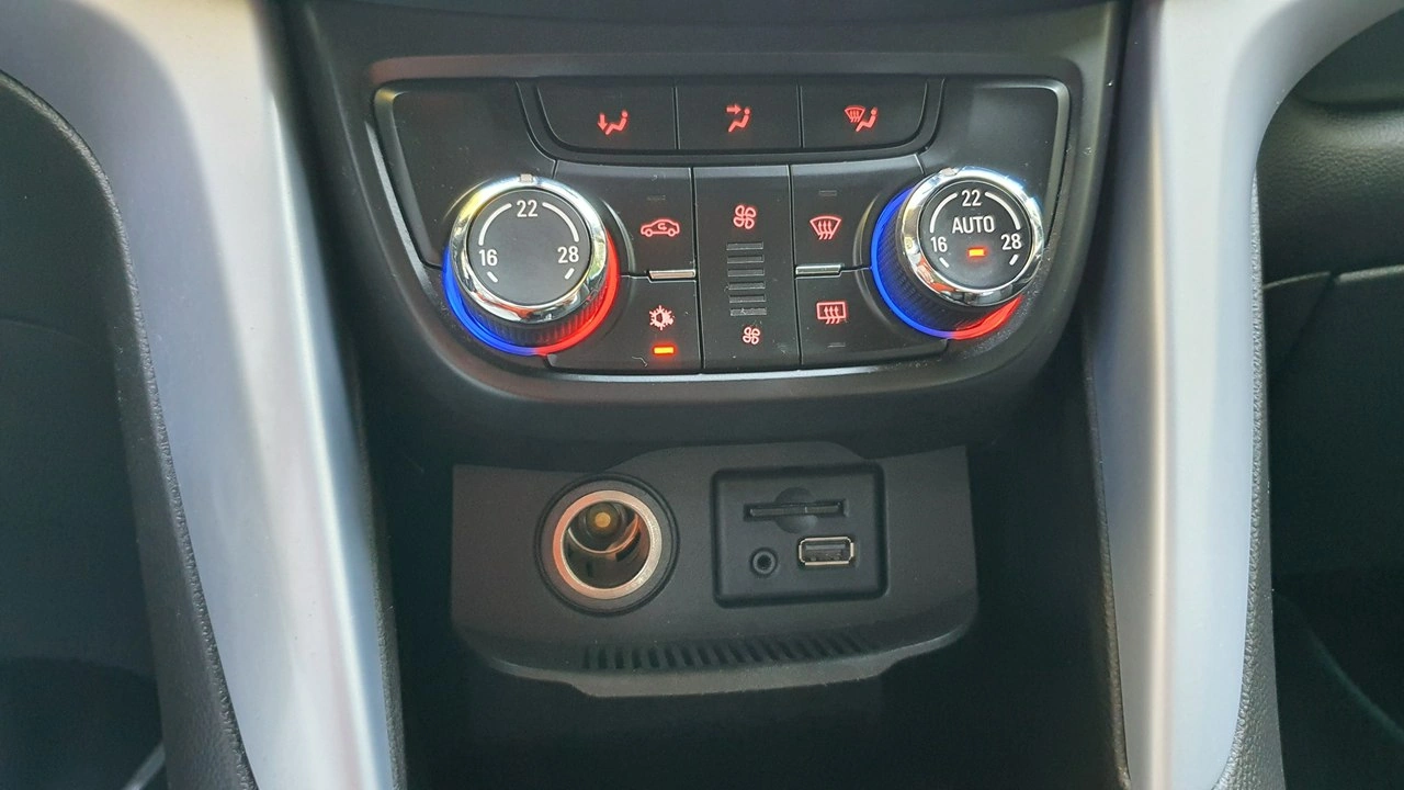 Opel Zafira - Zdjęcie 22
