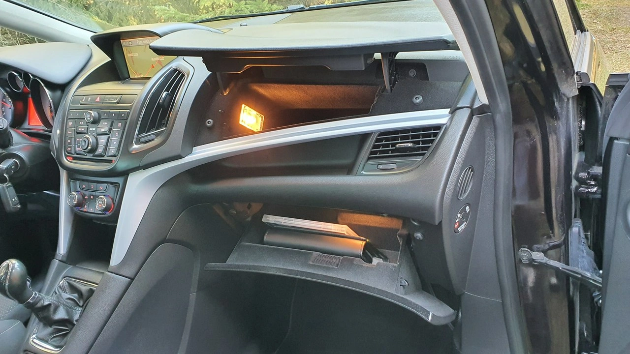 Opel Zafira - Zdjęcie 25