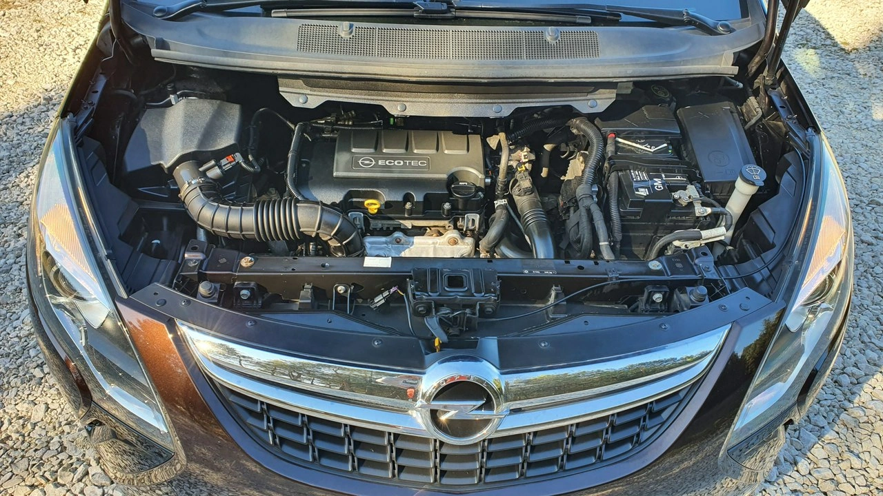 Opel Zafira - Zdjęcie 30