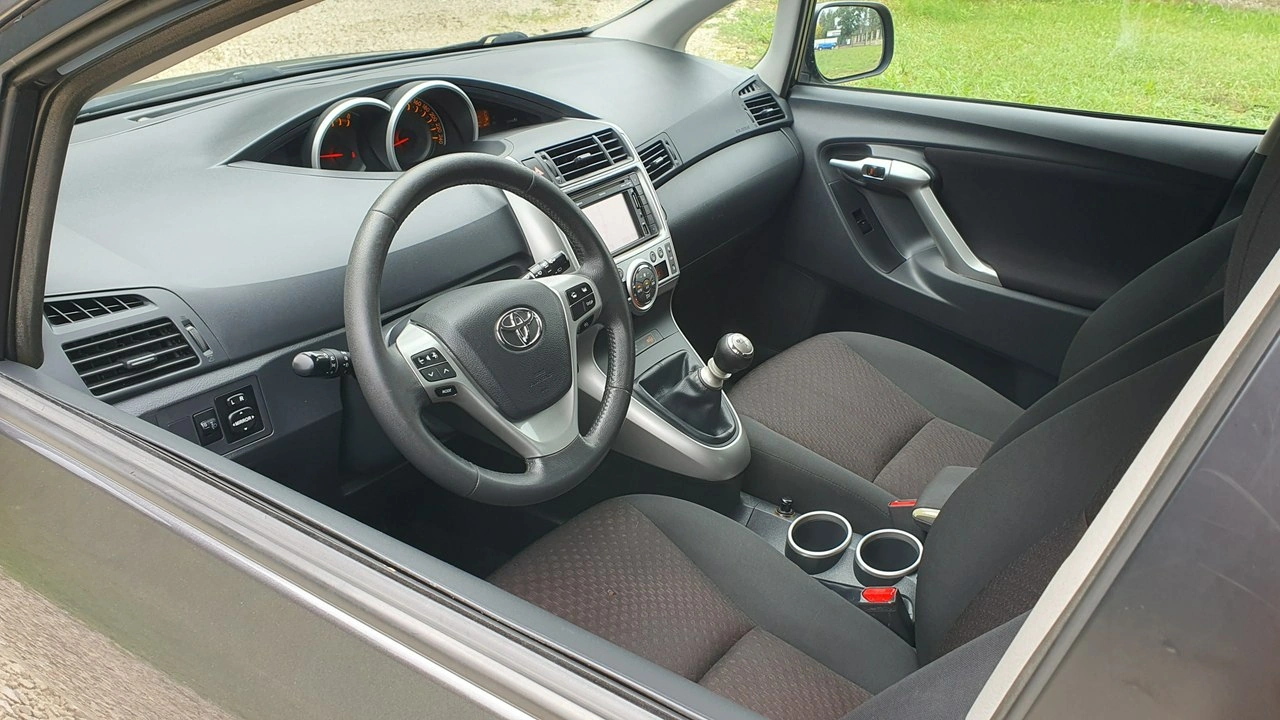 Toyota Verso - Zdjęcie 9