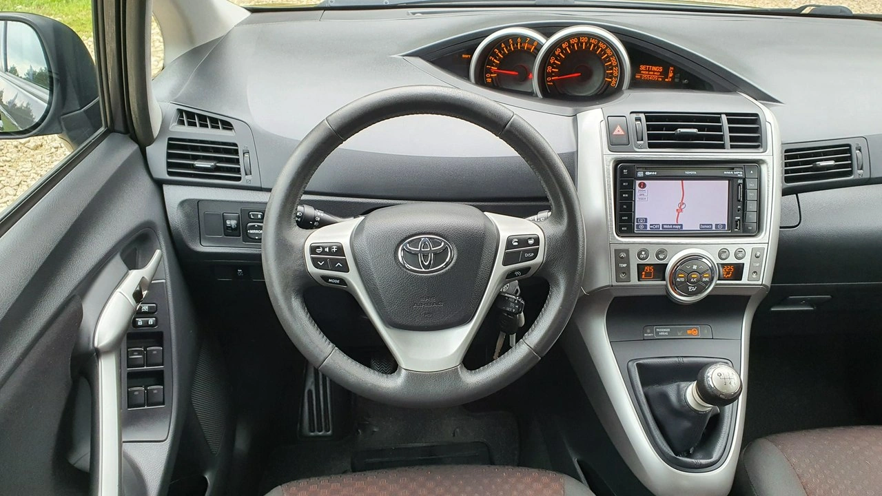 Toyota Verso - Zdjęcie 15