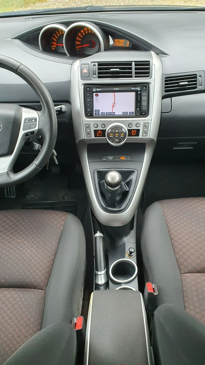 Toyota Verso - Zdjęcie 17