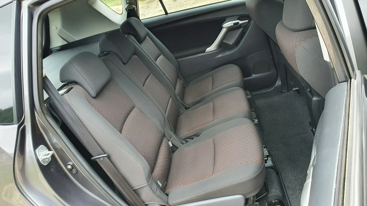 Toyota Verso - Zdjęcie 8
