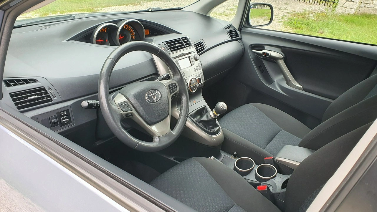 Toyota Verso - Zdjęcie 9