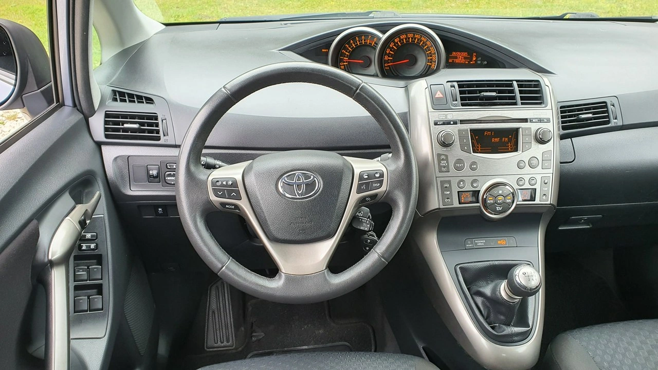 Toyota Verso - Zdjęcie 15