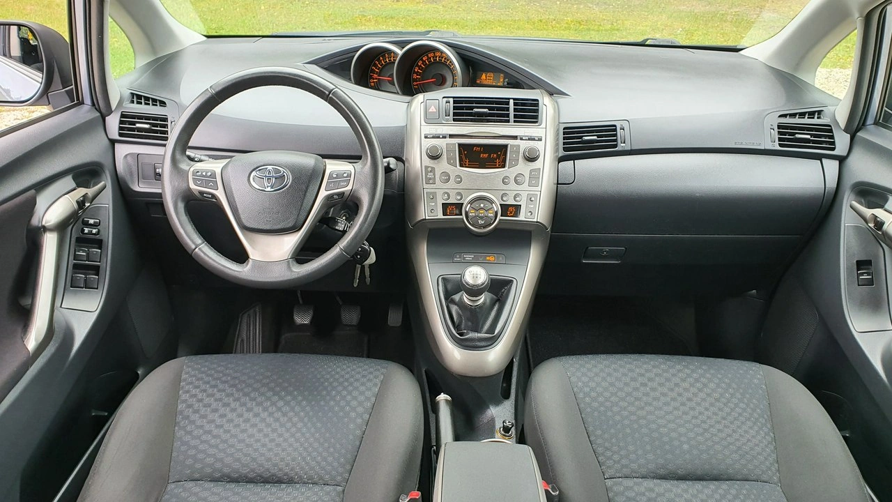 Toyota Verso - Zdjęcie 4