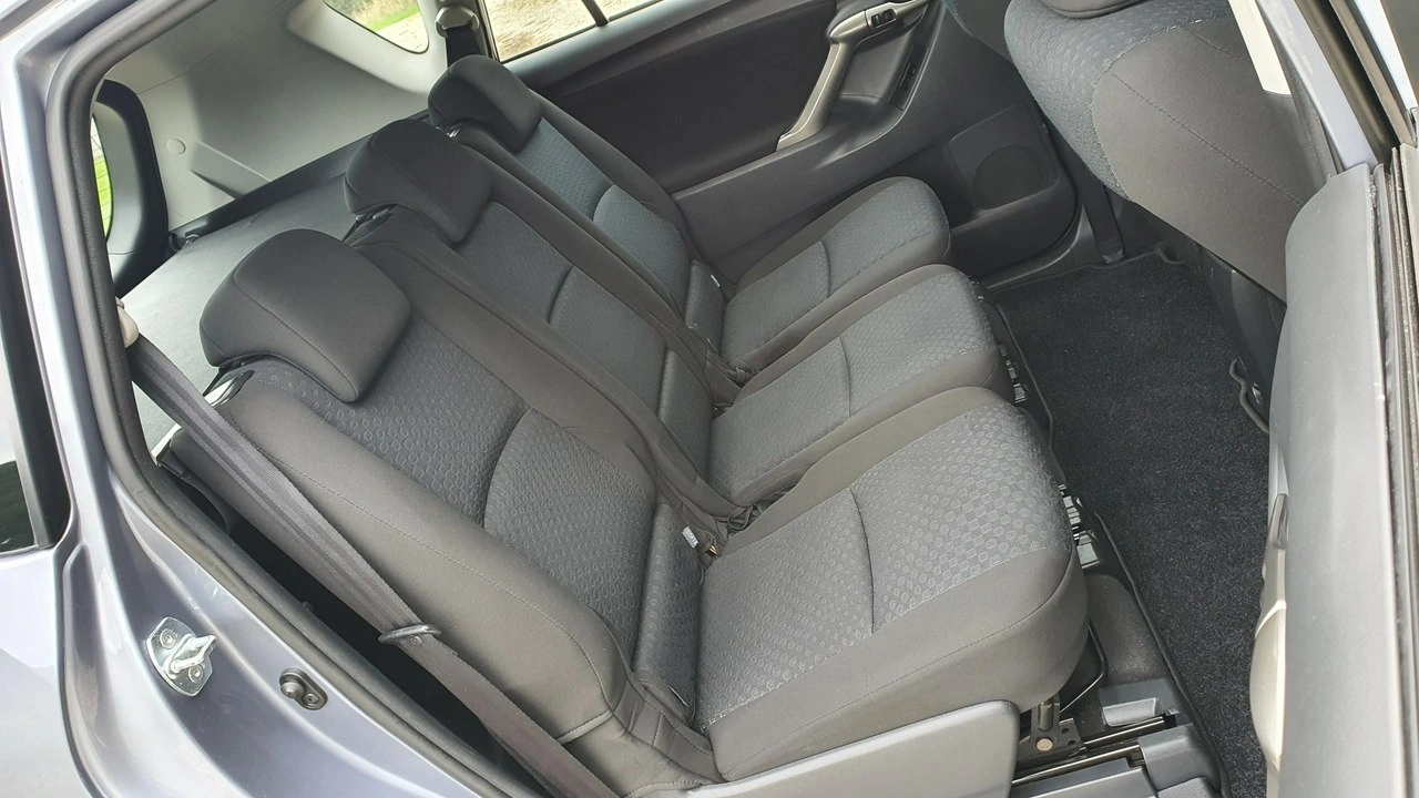 Toyota Verso - Zdjęcie 8