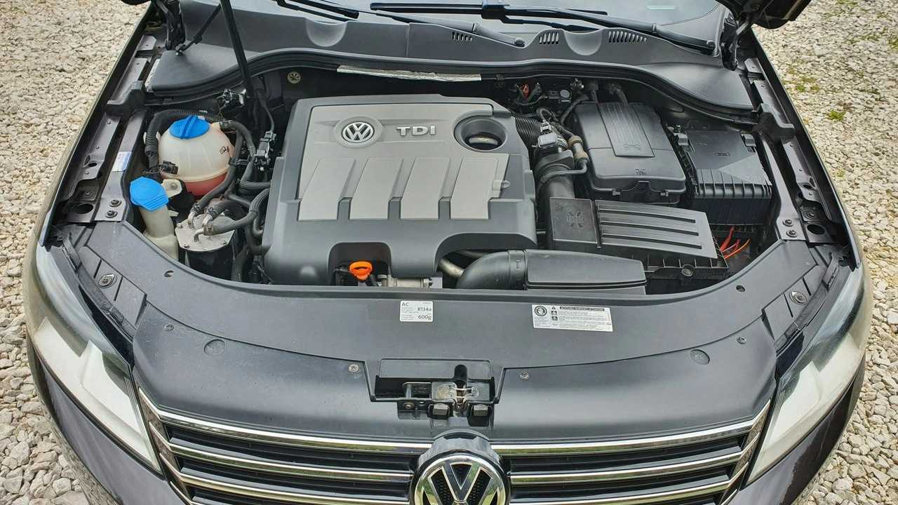 Volkswagen Passat - Zdjęcie 30