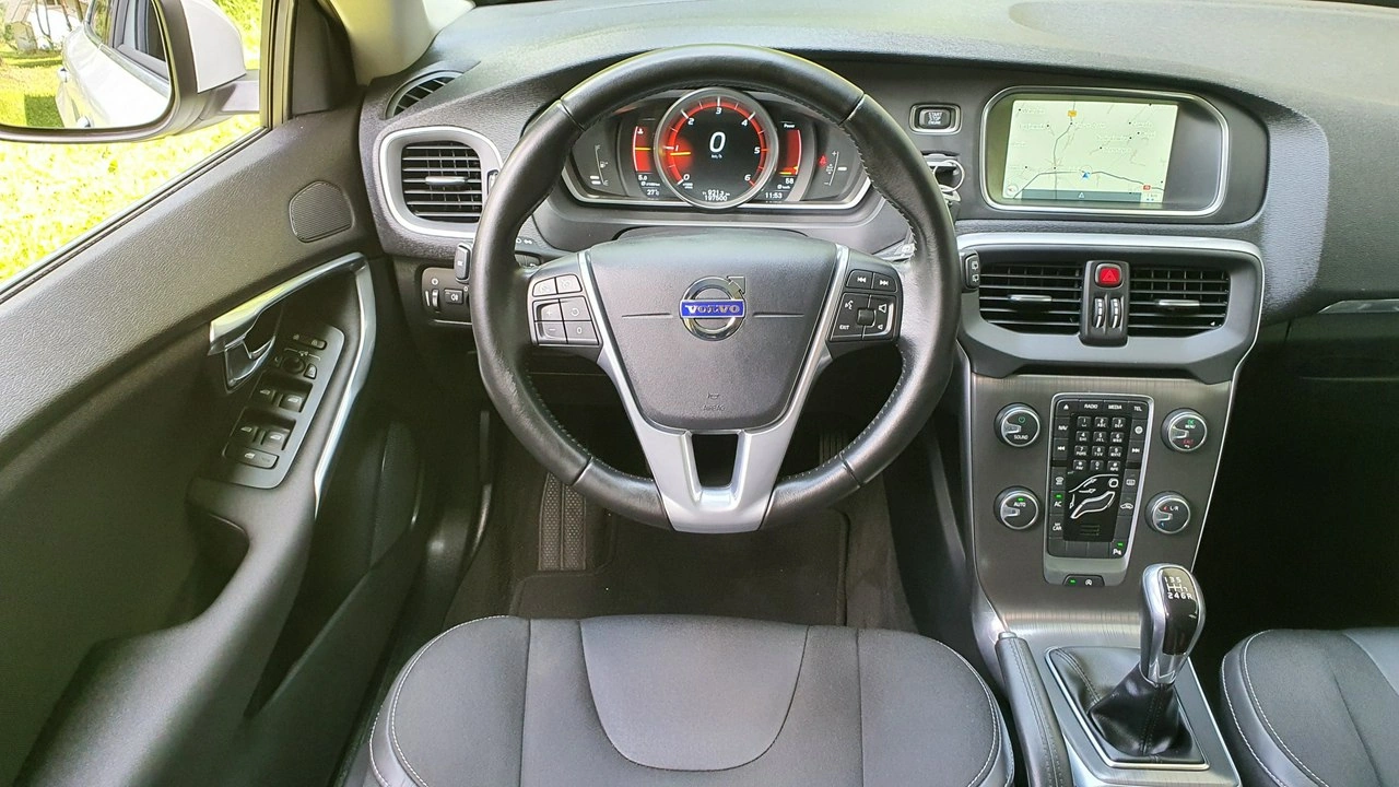 Volvo V40 - Zdjęcie 18