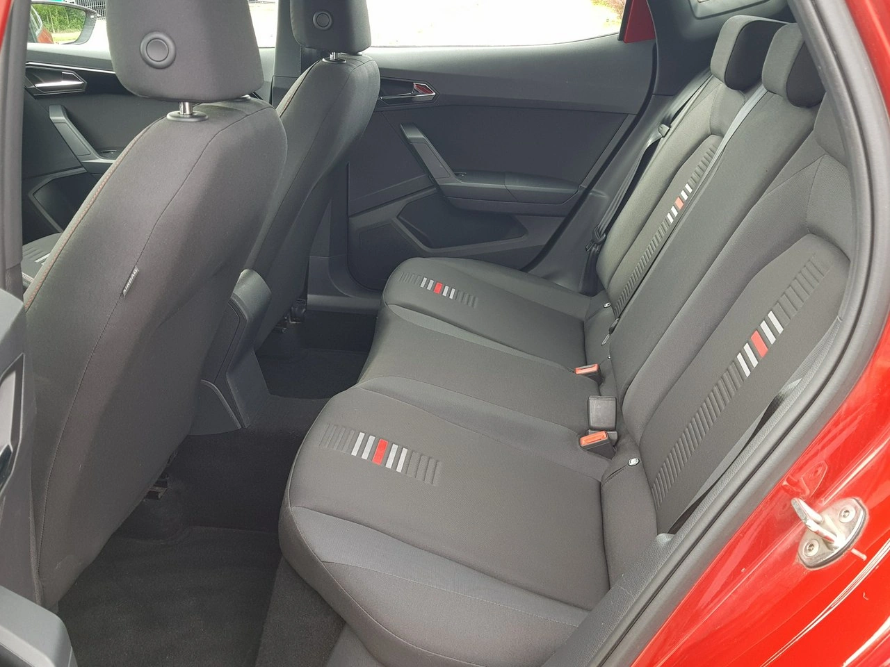 Seat Arona - Zdjęcie 10