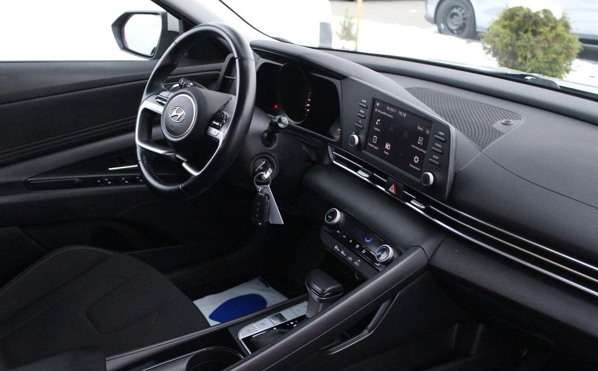 Hyundai Elantra - Zdjęcie 2