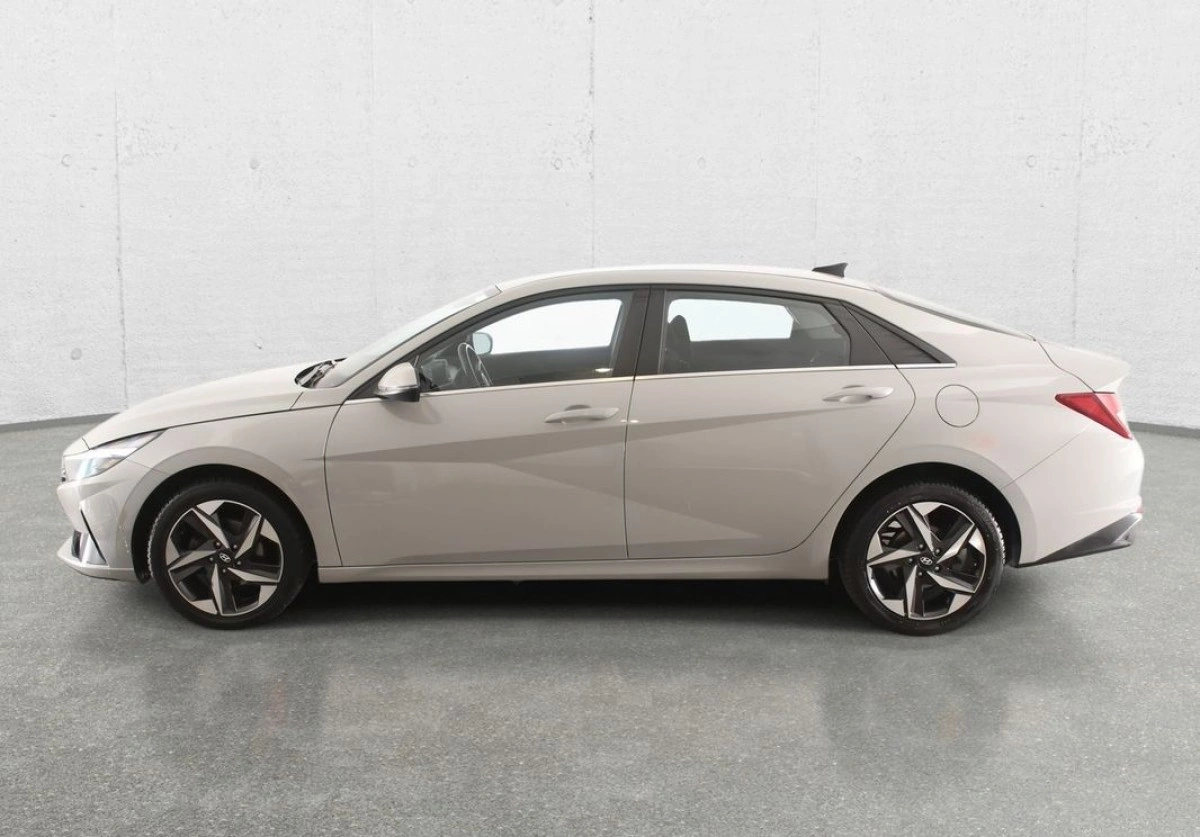 Hyundai Elantra - Zdjęcie 3