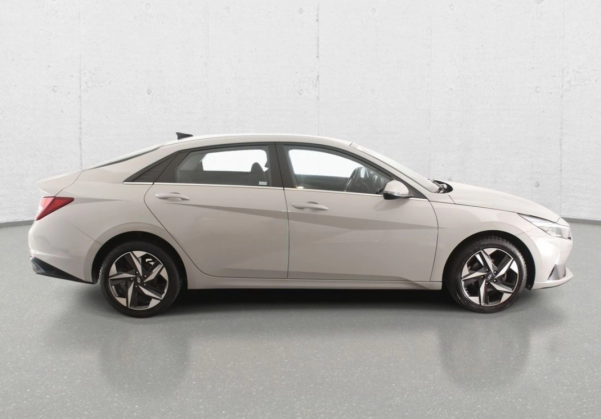 Hyundai Elantra - Zdjęcie 6