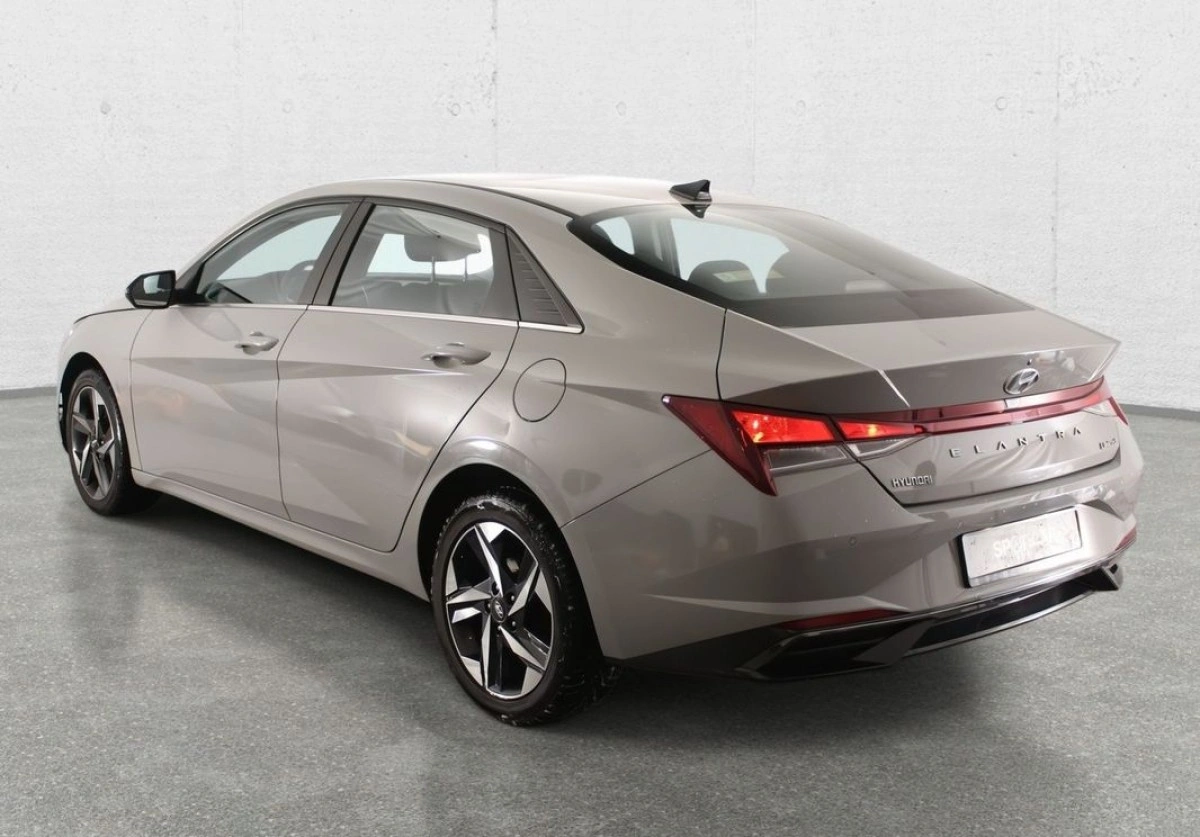 Hyundai Elantra - Zdjęcie 7