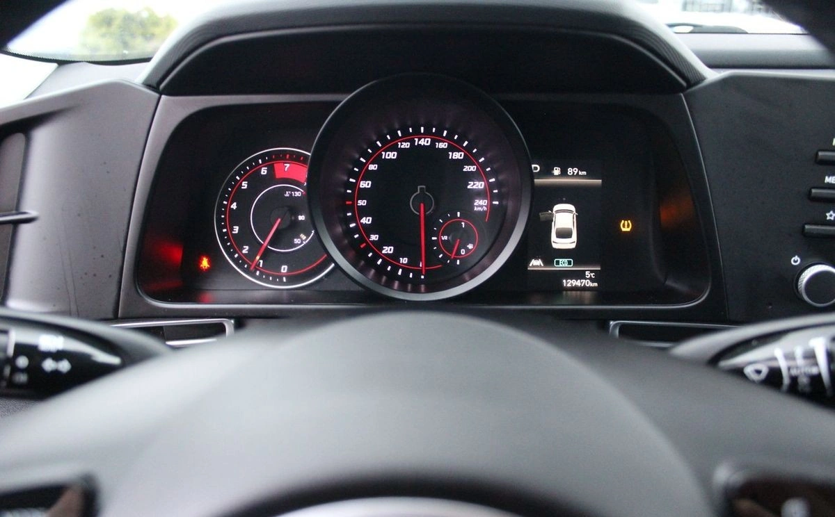 Hyundai Elantra - Zdjęcie 8