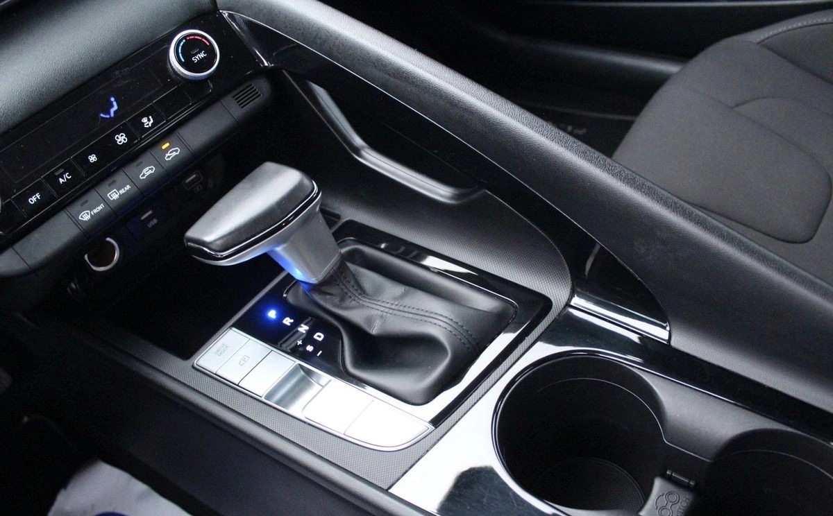 Hyundai Elantra - Zdjęcie 11