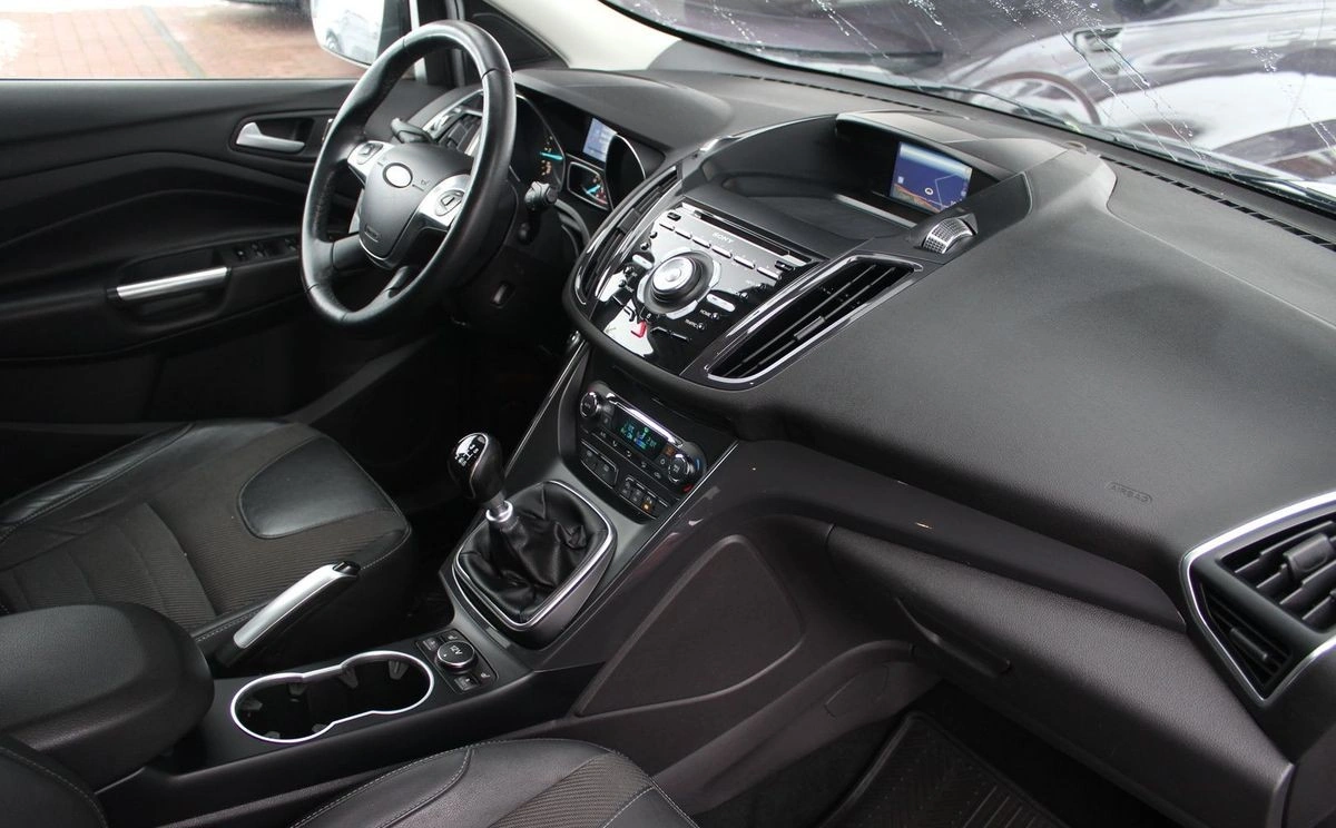 Ford Kuga - Zdjęcie 14