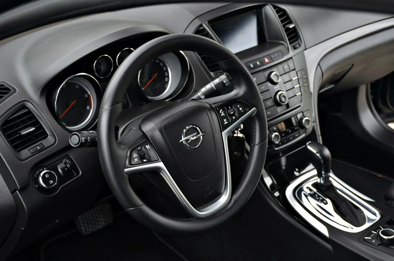 Opel Insignia - Zdjęcie 25
