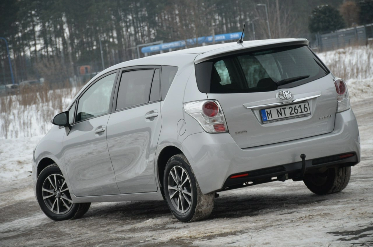 Toyota Verso - Zdjęcie 9