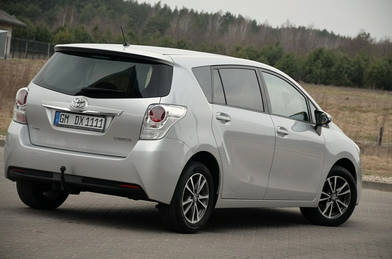 Toyota Verso - Zdjęcie 9