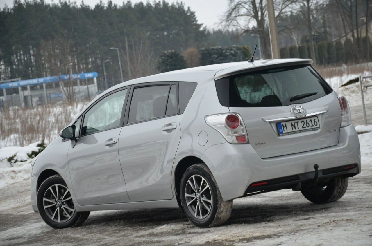 Toyota Verso - Zdjęcie 10