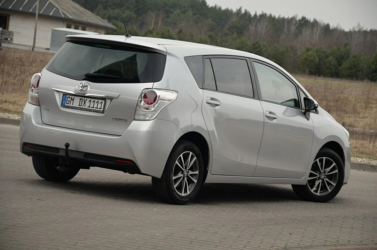 Toyota Verso - Zdjęcie 10