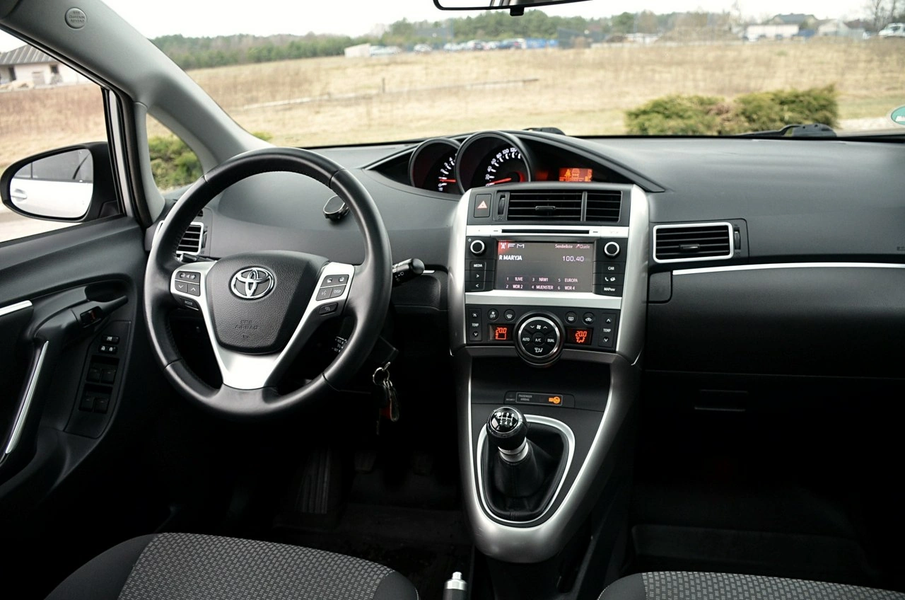 Toyota Verso - Zdjęcie 11