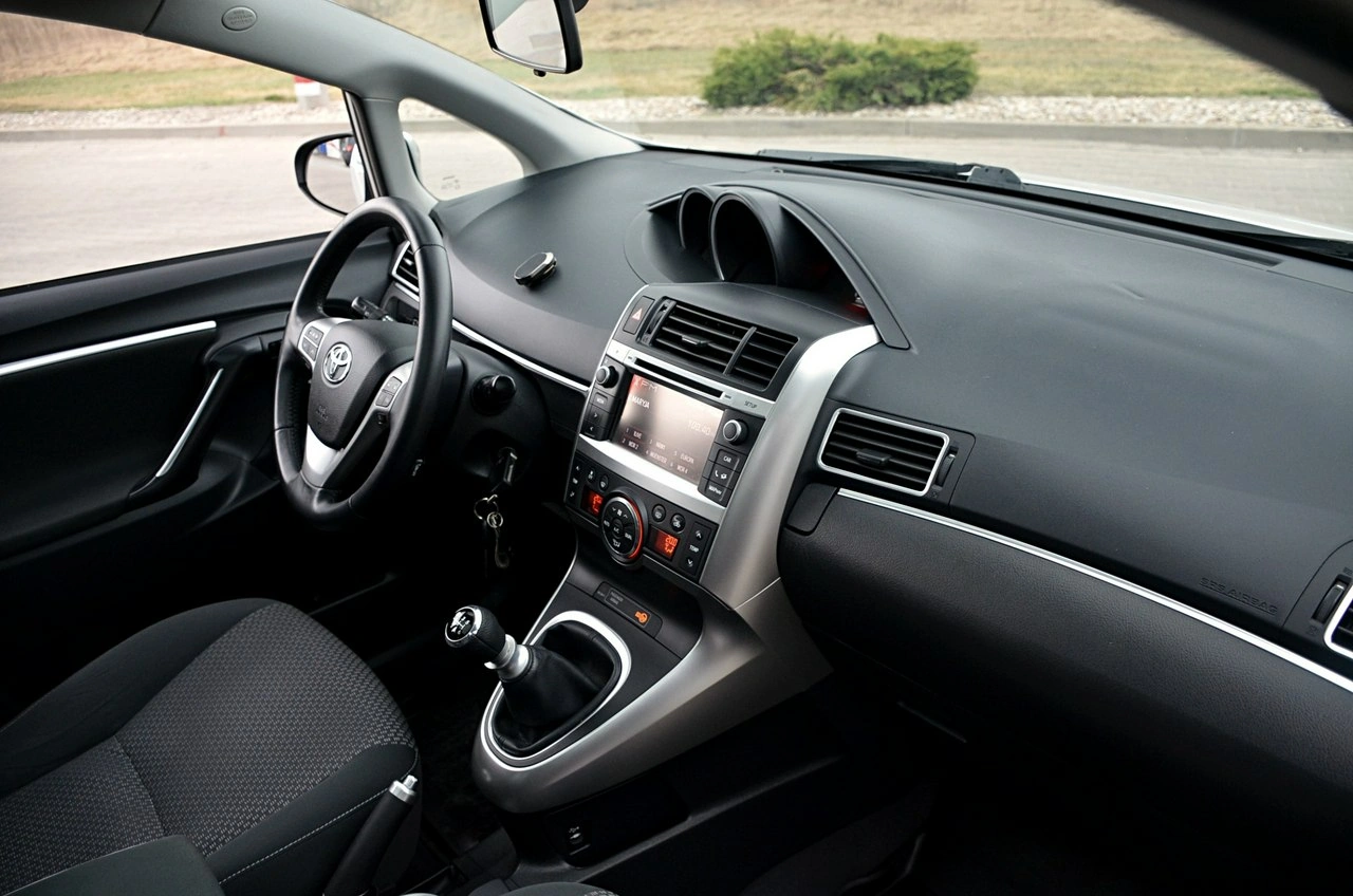 Toyota Verso - Zdjęcie 14