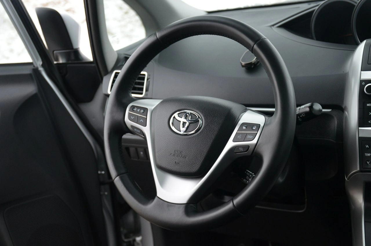 Toyota Verso - Zdjęcie 18
