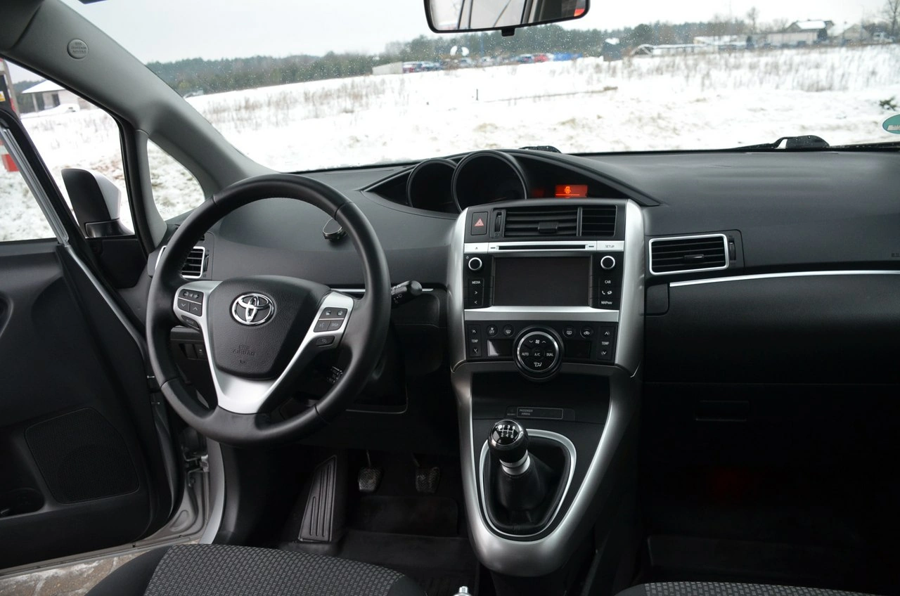 Toyota Verso - Zdjęcie 19