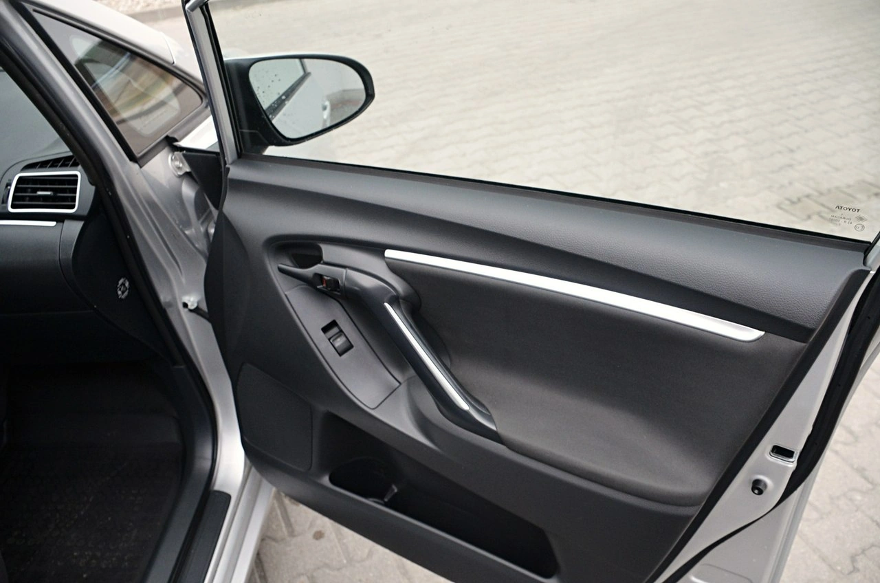 Toyota Verso - Zdjęcie 20