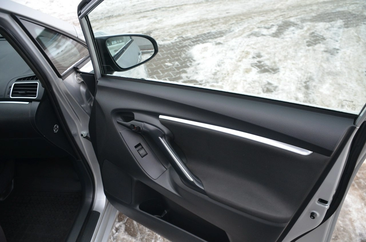 Toyota Verso - Zdjęcie 24