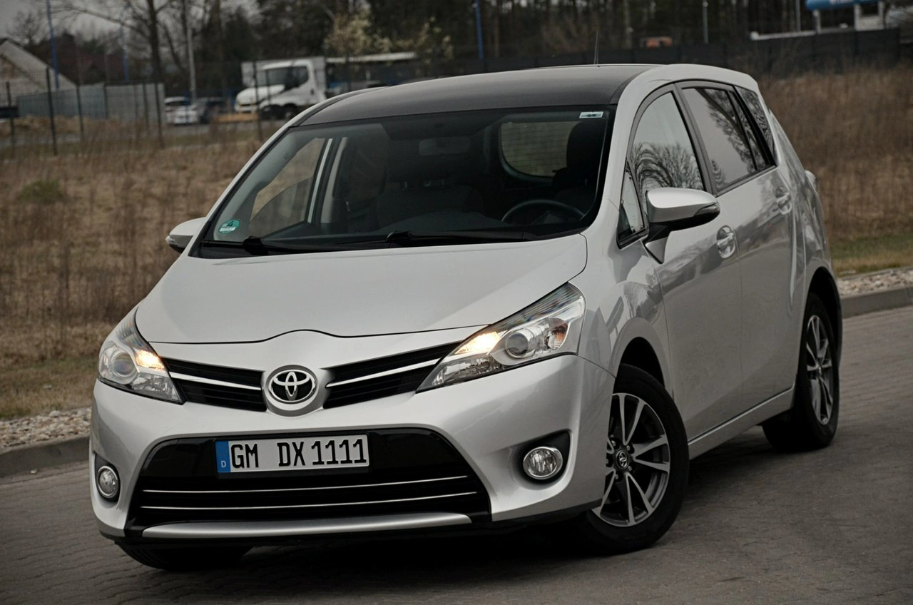 Toyota Verso - Zdjęcie 2
