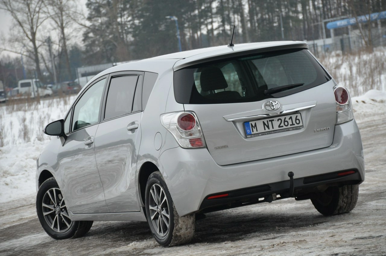 Toyota Verso - Zdjęcie 8