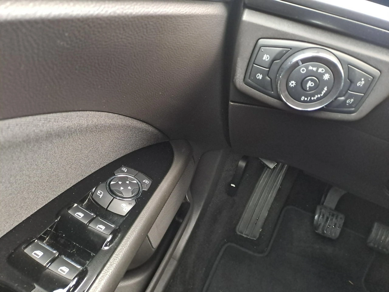 Ford Mondeo - Zdjęcie 17