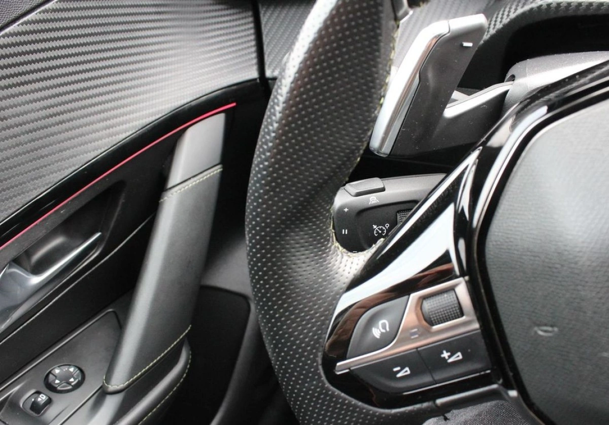 Peugeot 208 - Zdjęcie 14