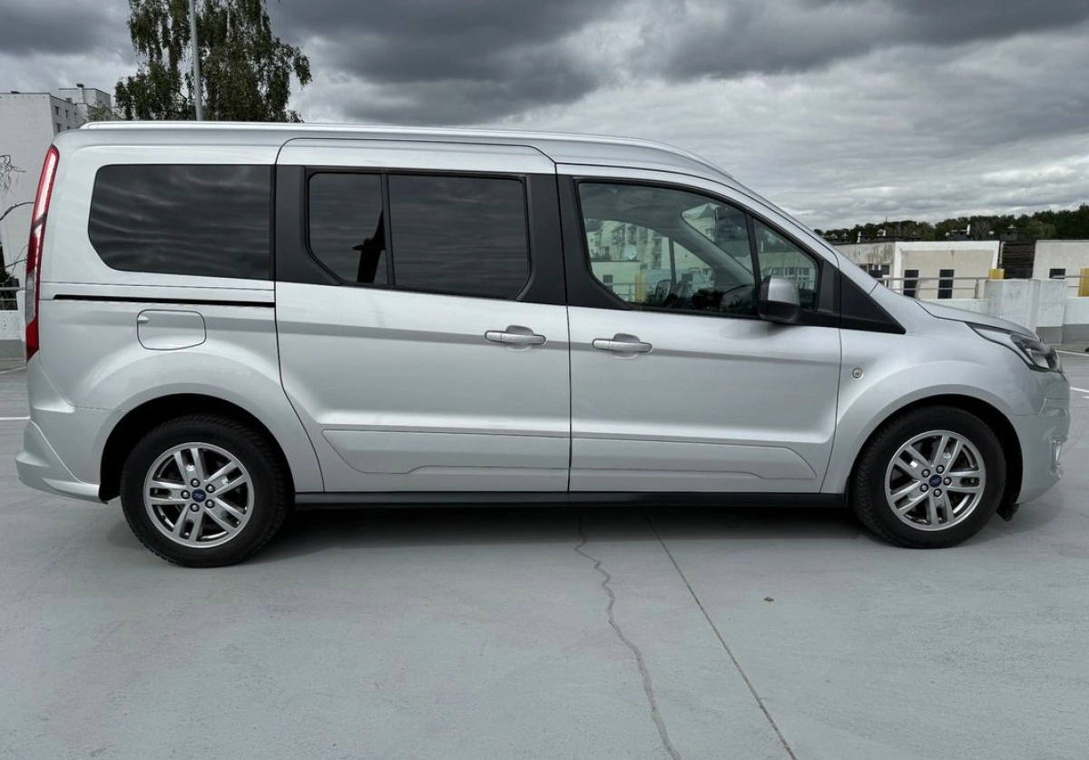 Ford Tourneo Connect Grand - Zdjęcie 10