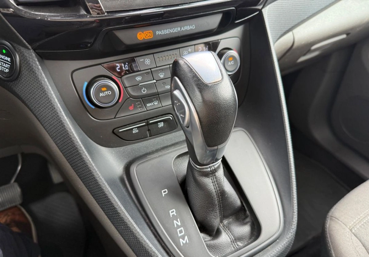 Ford Tourneo Connect Grand - Zdjęcie 19