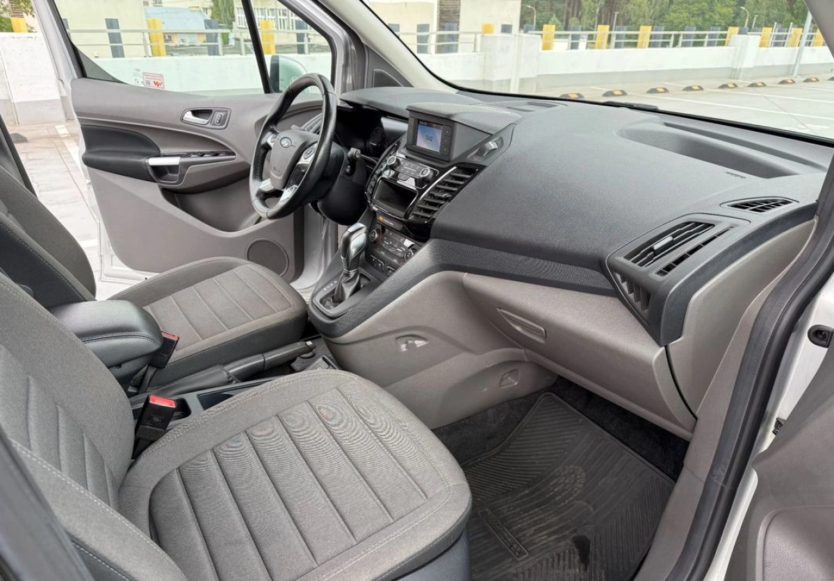 Ford Tourneo Connect Grand - Zdjęcie 20