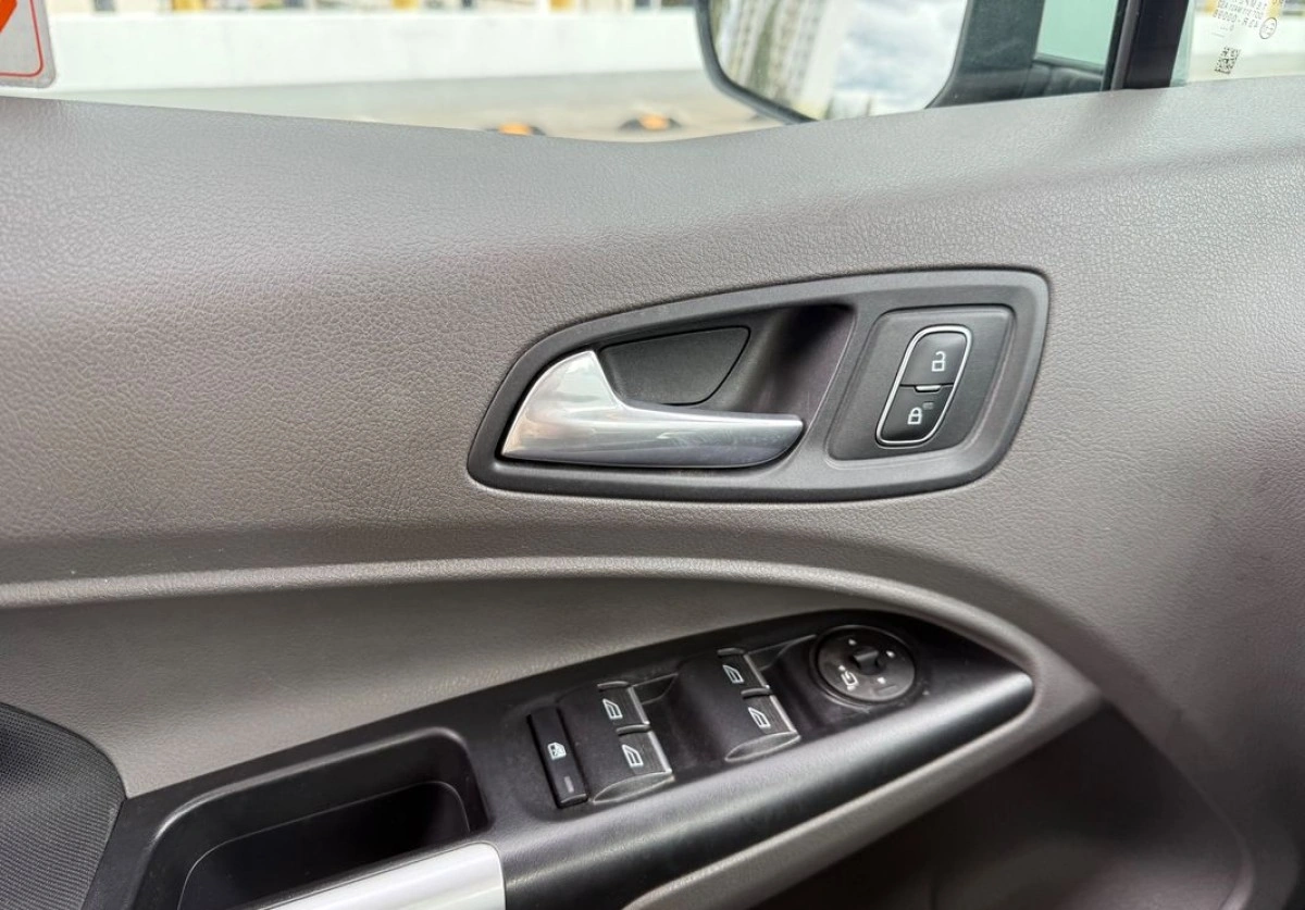 Ford Tourneo Connect Grand - Zdjęcie 21