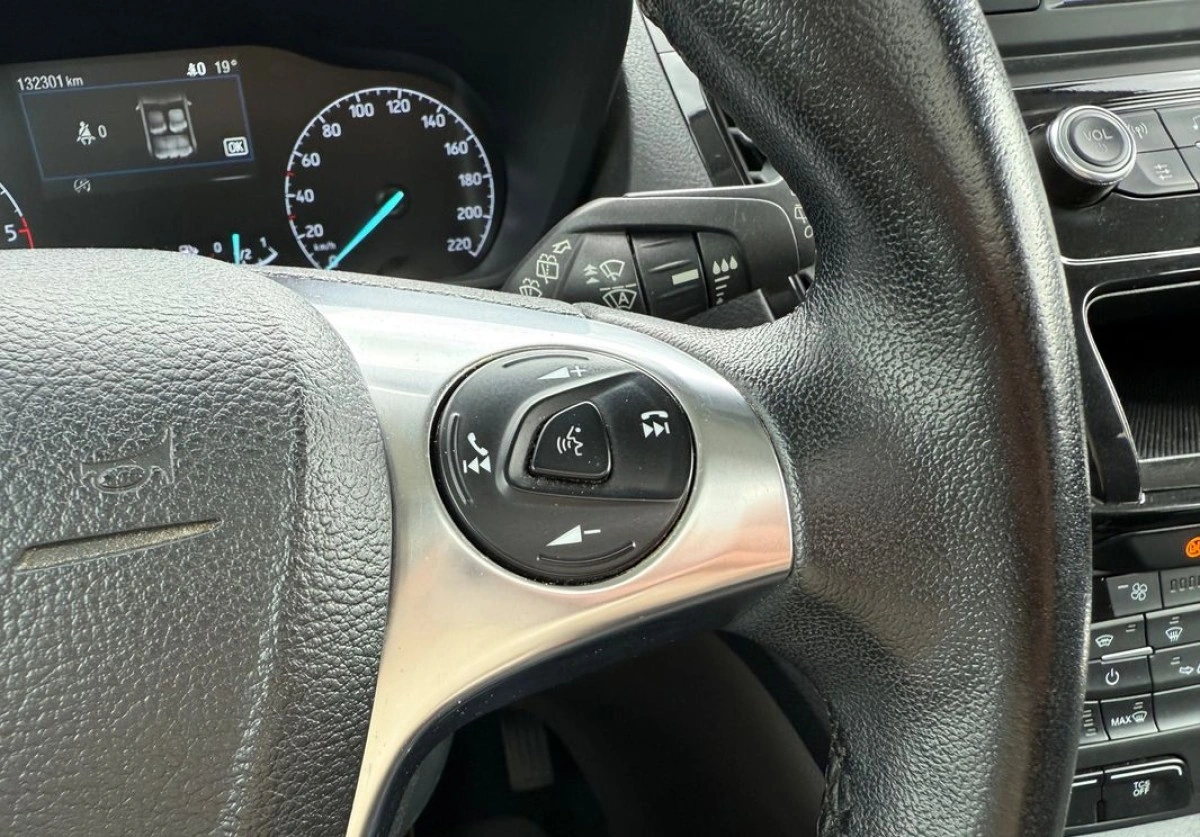 Ford Tourneo Connect Grand - Zdjęcie 22