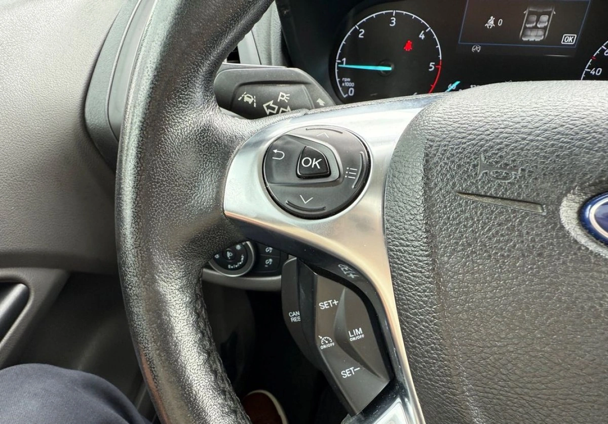 Ford Tourneo Connect Grand - Zdjęcie 23